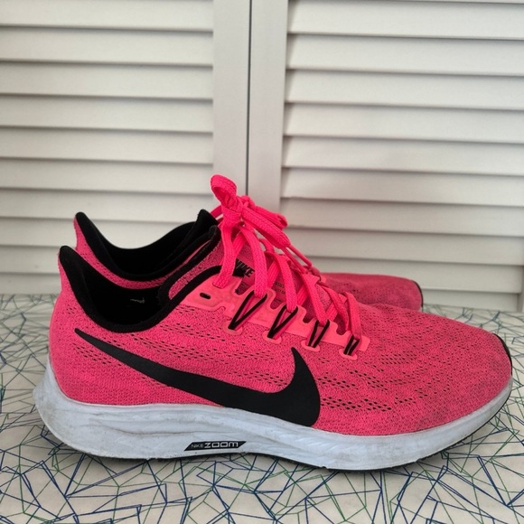 Pink Nike sneakers - Picture 3 of 4